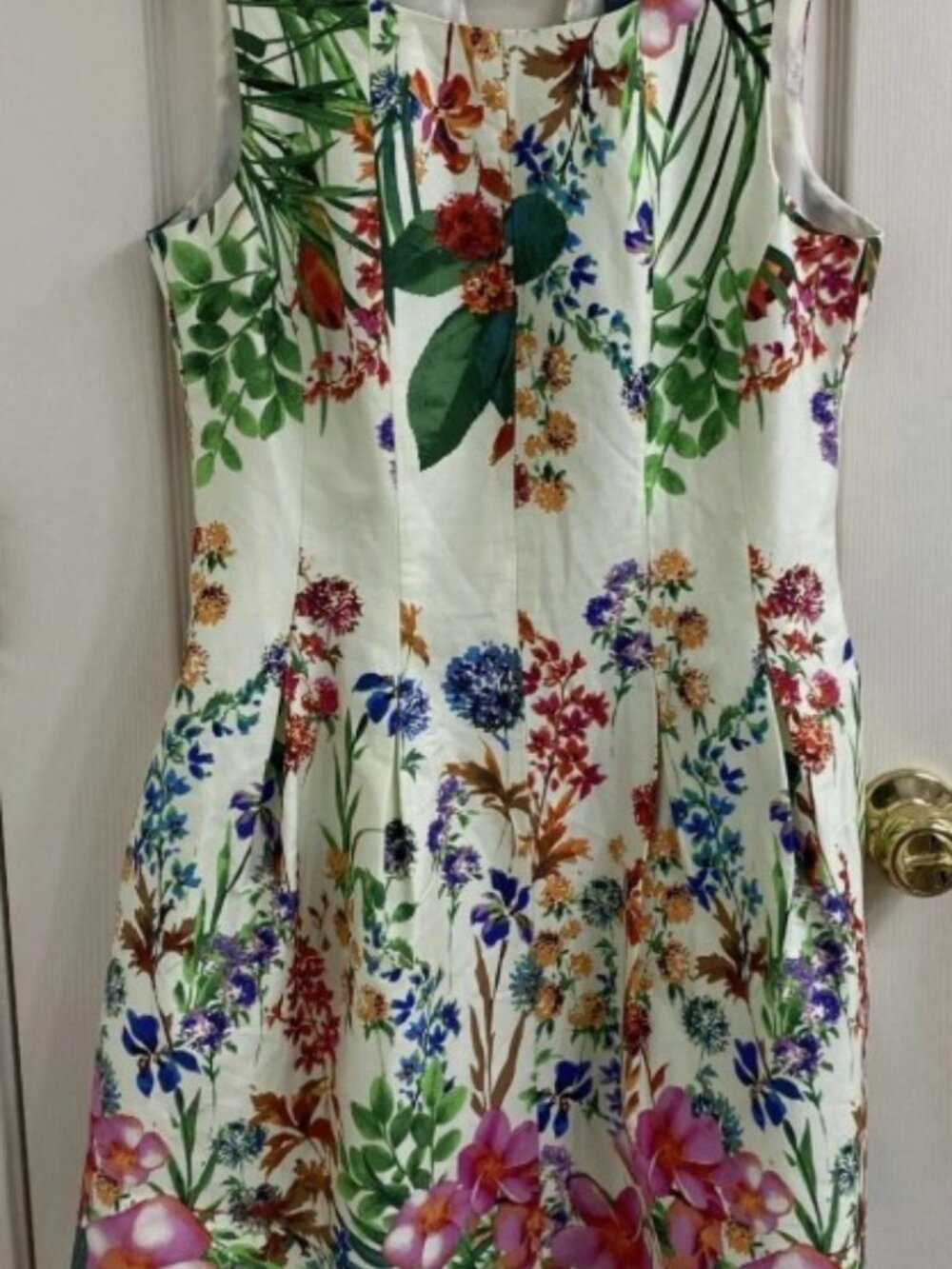 Gabby Skye Dress Fit And Flare Size 8P Floral Sleeveless